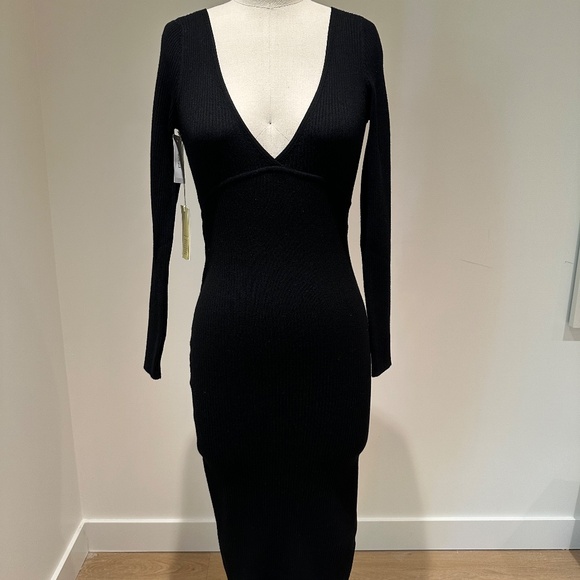 Artizia (Wilfred) Black plunging neckline knit dress - Picture 2 of 4